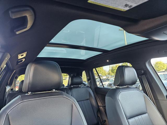 Used 2024 Volkswagen Tiguan SE R-Line image 3