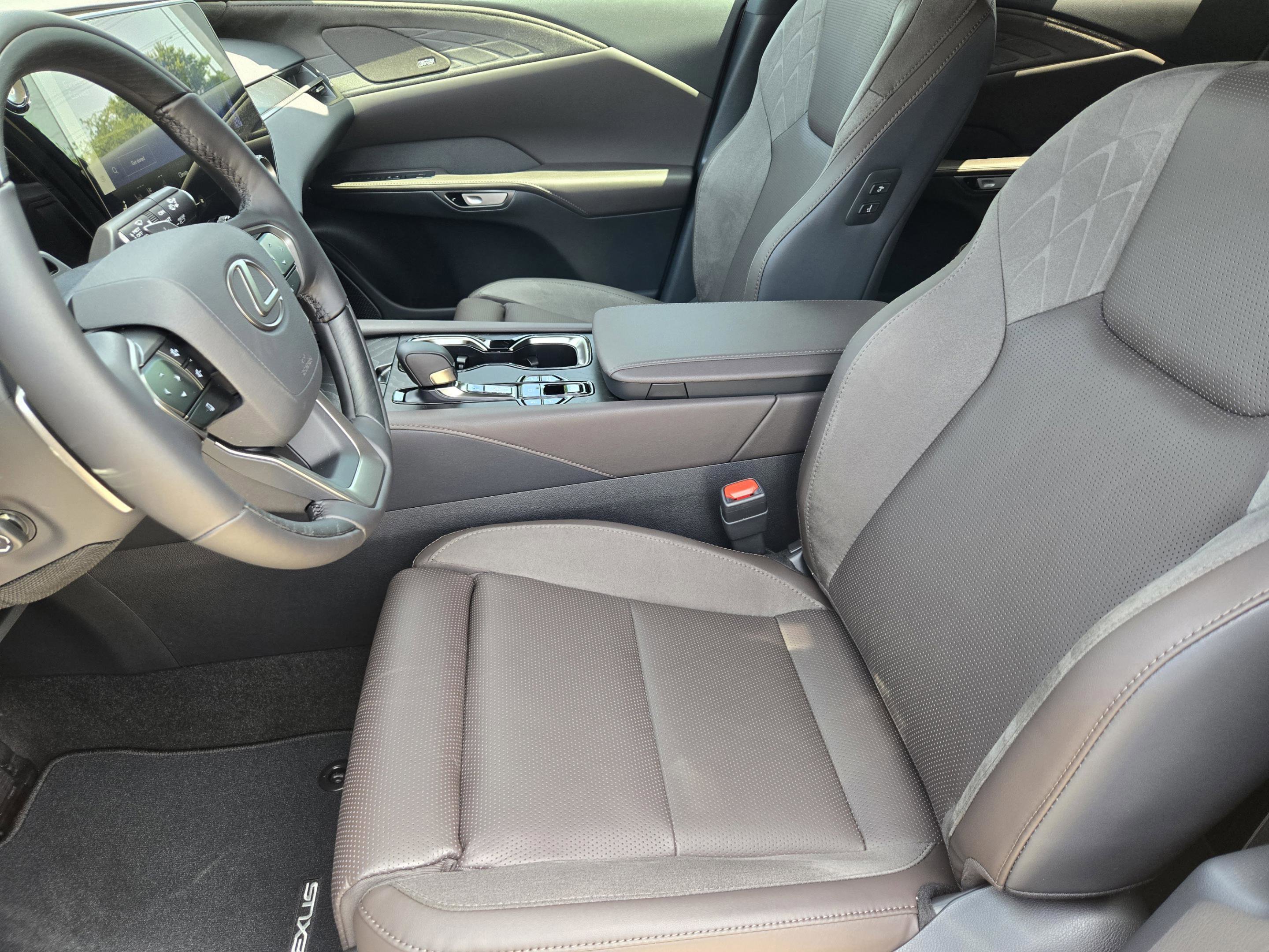 New 2026 Lexus RX 450h AWD image 5