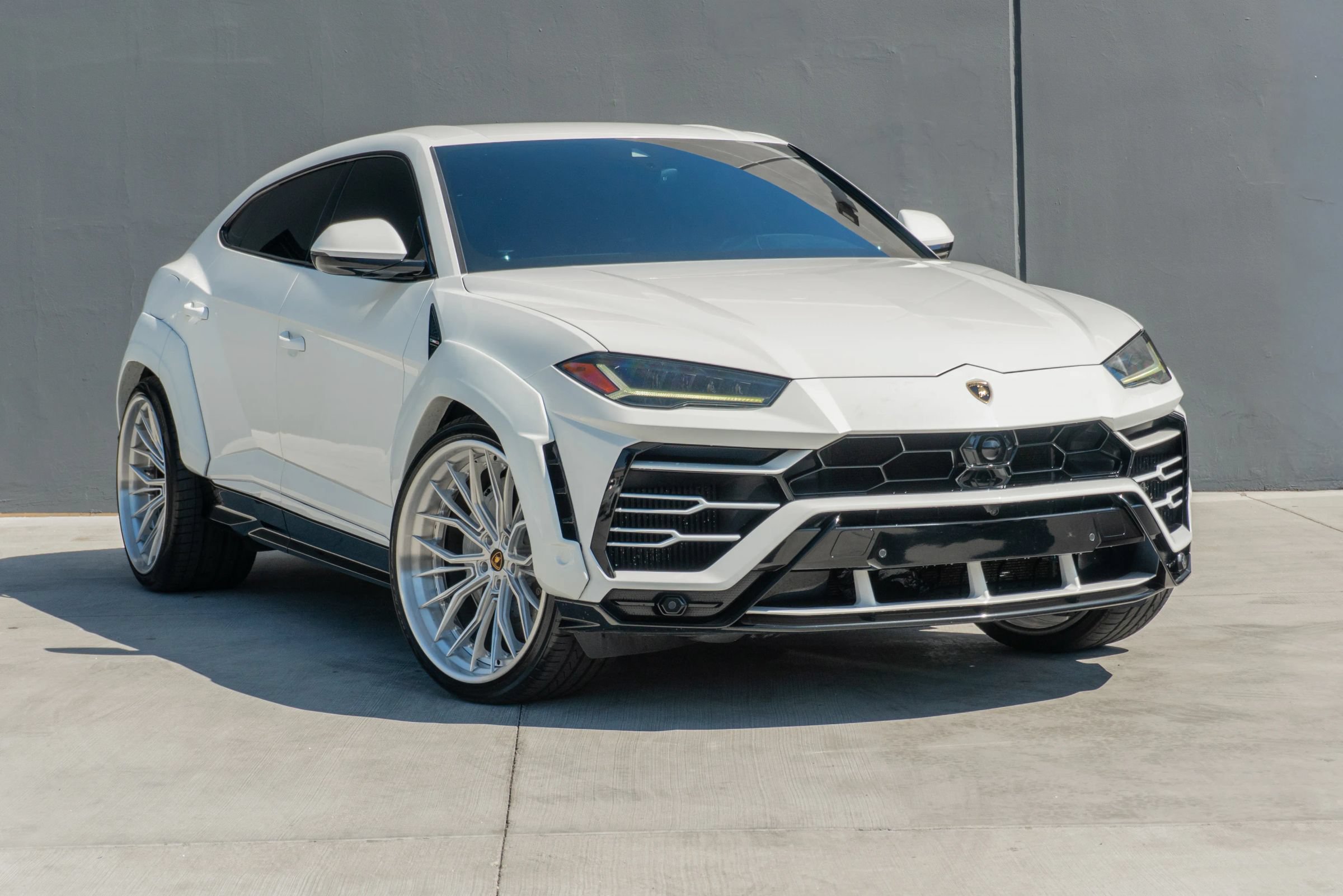 Used 2019 Lamborghini Urus AWD/4WD image 5