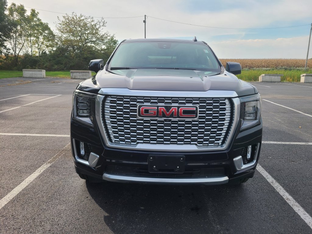 Used 2023 GMC Yukon XL Denali w/ Denali Reserve Package AWD/4WD image 2