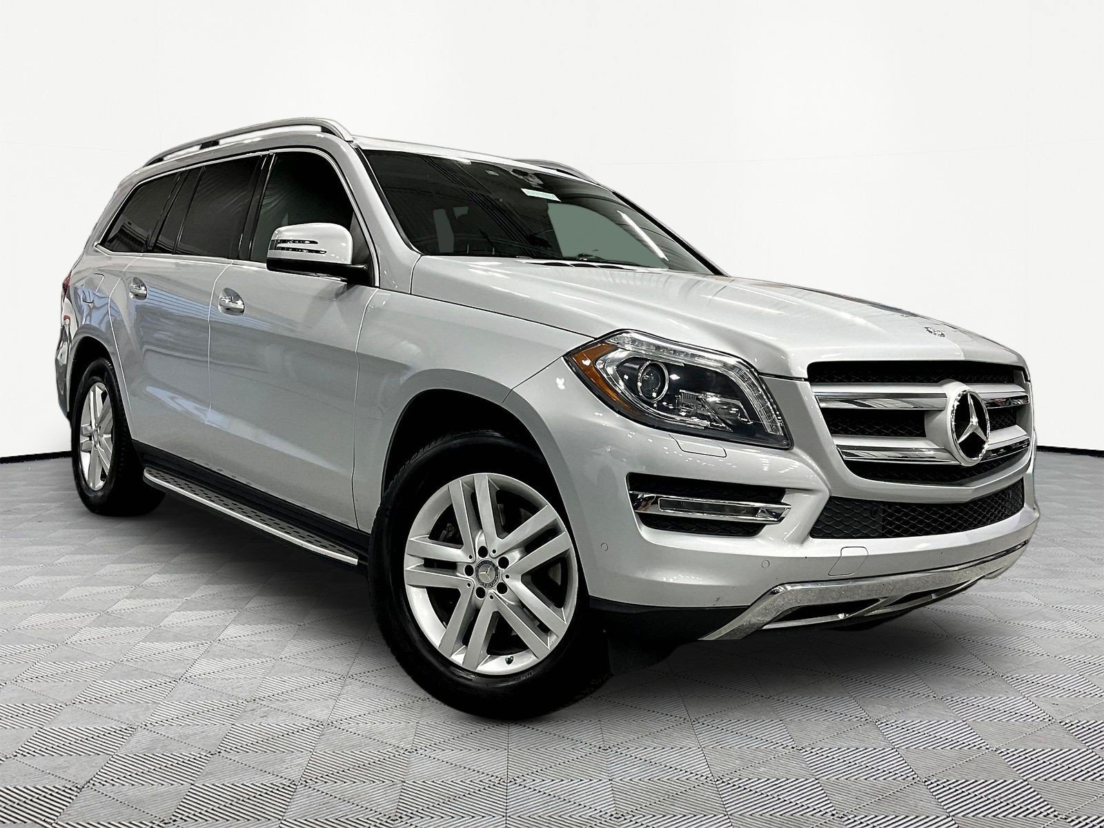Used 2016 Mercedes-Benz GL 450 4MATIC image 3