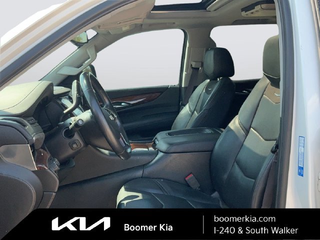 Used 2016 Cadillac Escalade Luxury AWD/4WD image 17