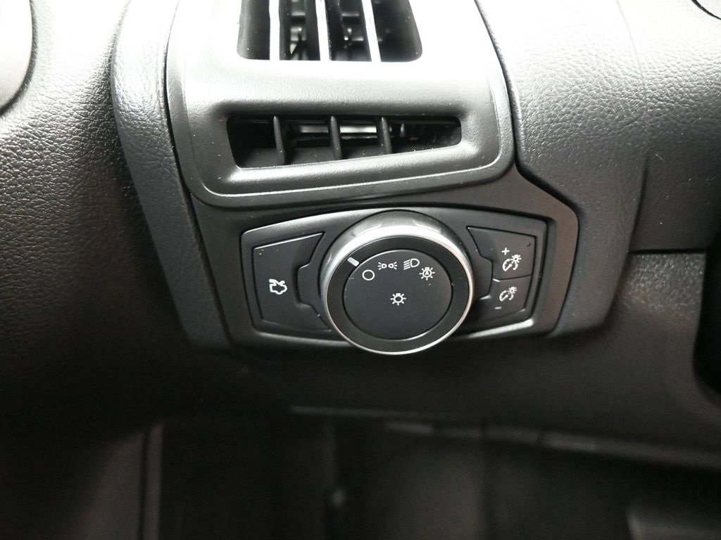 Used 2018 Ford Focus SE image 19