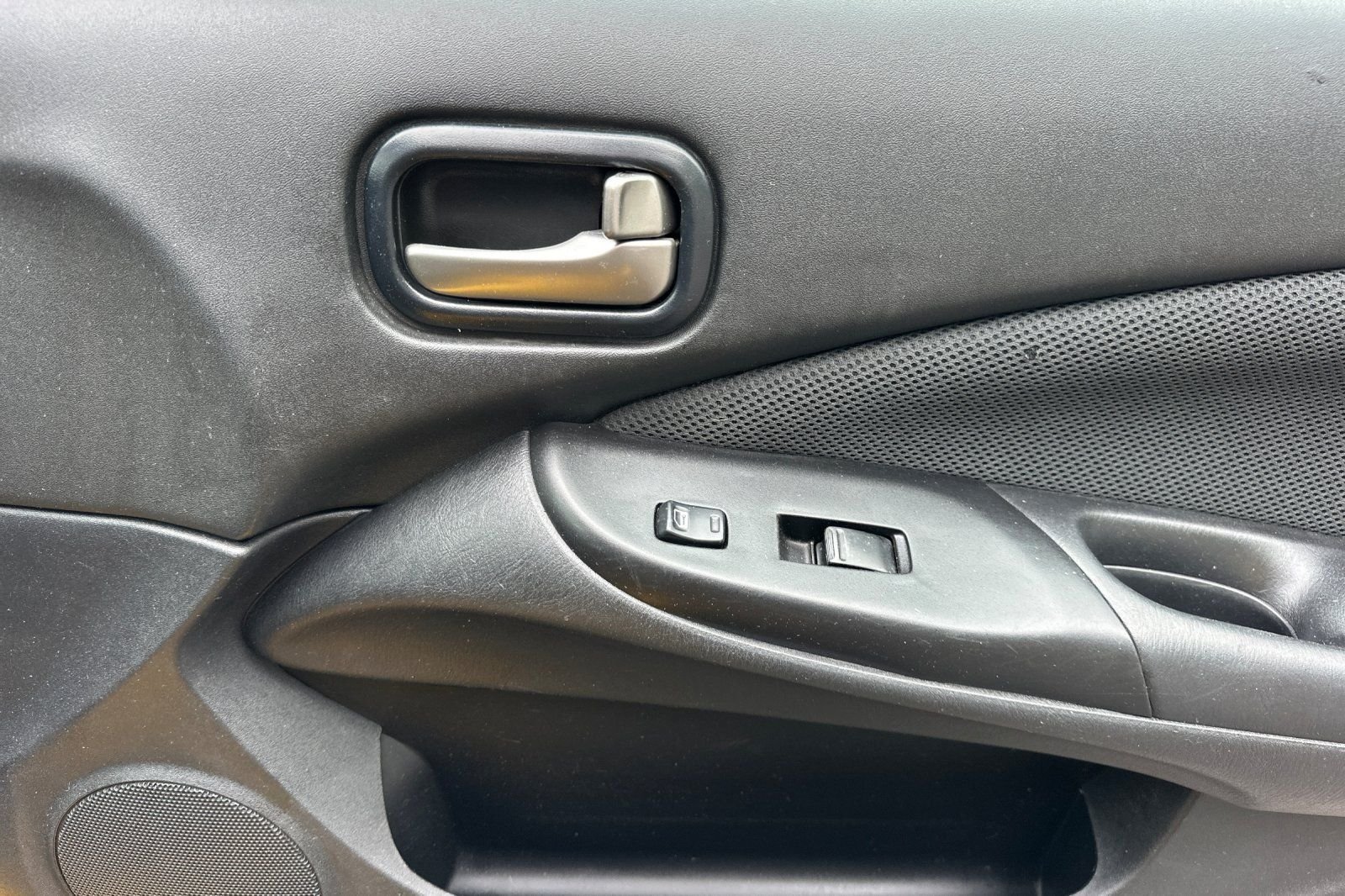 Used 2006 Nissan Sentra SE-R w/ (J01) Sunroof Pkg FWD image 18
