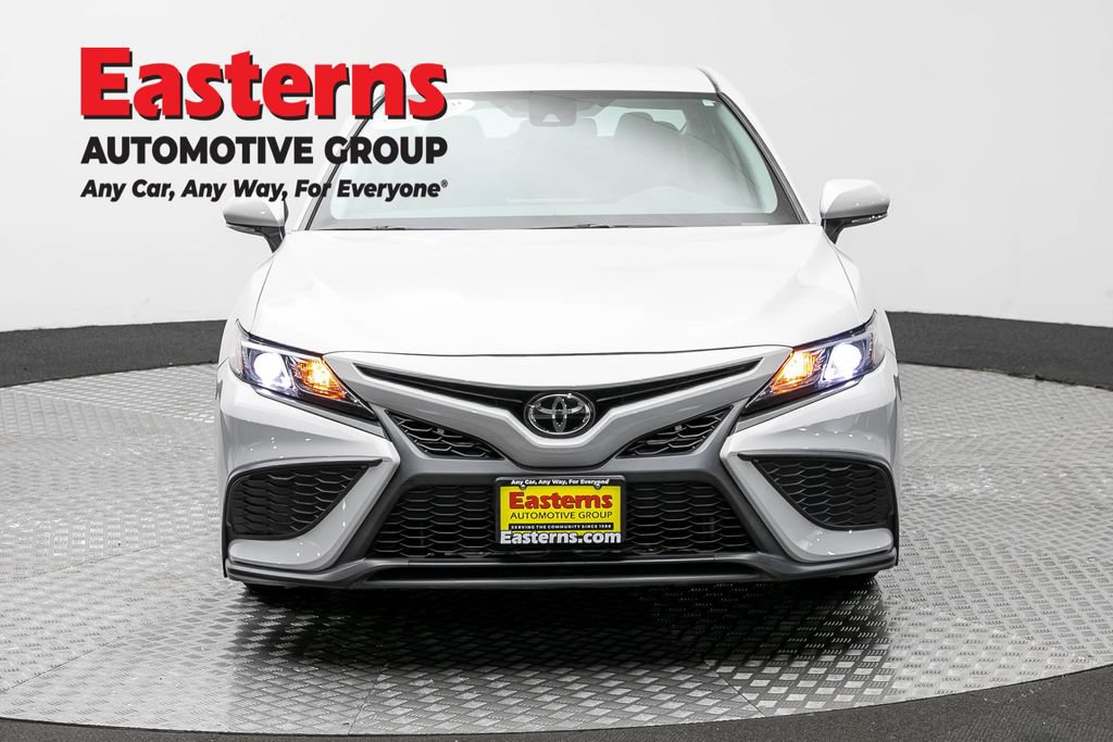 Used 2024 Toyota Camry SE w/ Cold Weather Package FWD image 2