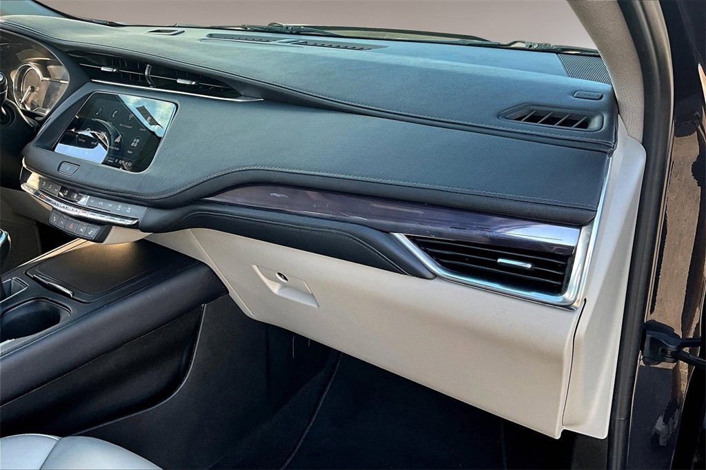 Certified 2023 Cadillac XT4 Luxury w/ Cold Weather Package image 16