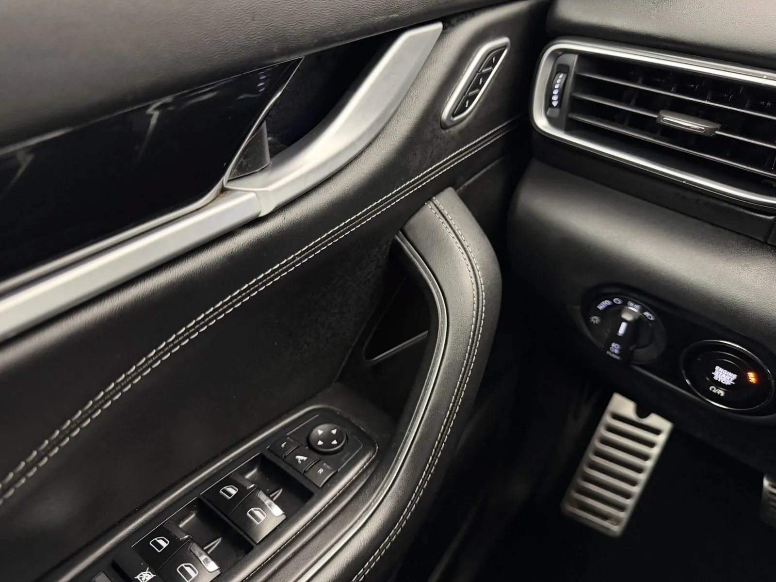 Used 2018 Maserati Levante GranSport AWD/4WD image 16
