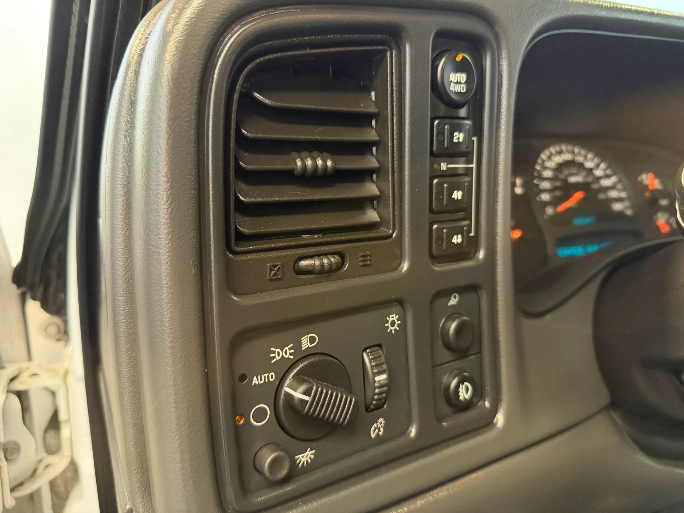 Used 2003 Chevrolet Silverado 1500 LS w/ Off-Road Package AWD/4WD image 11