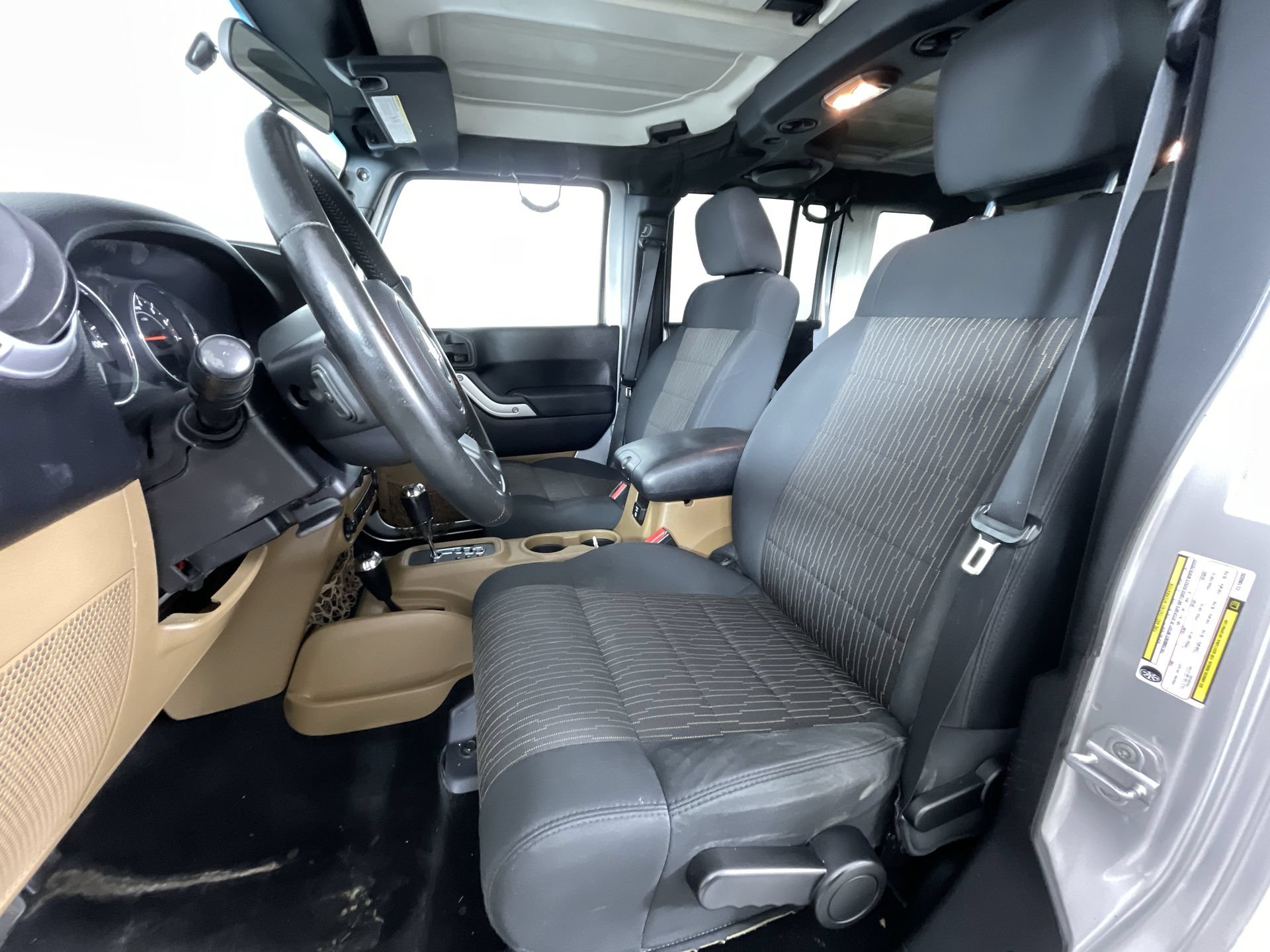 Used 2012 Jeep Wrangler Unlimited Sahara w/ Connectivity Group AWD/4WD image 15