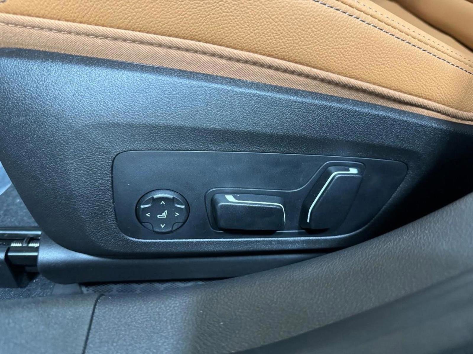 Used 2025 BMW 330i xDrive Sedan w/ Premium Package image 26