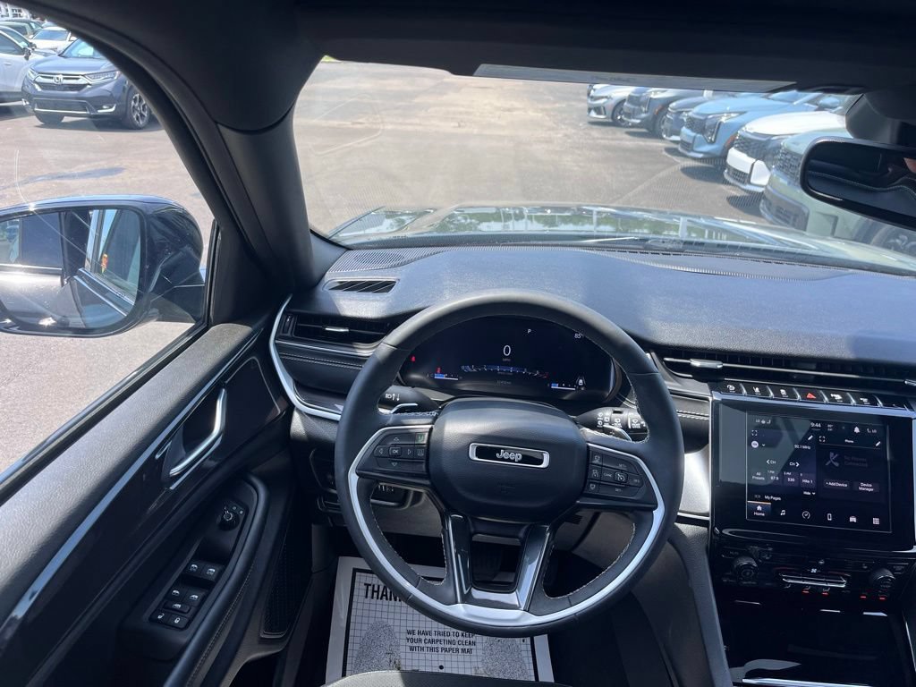 Used 2023 Jeep Grand Cherokee L Laredo AWD/4WD image 18