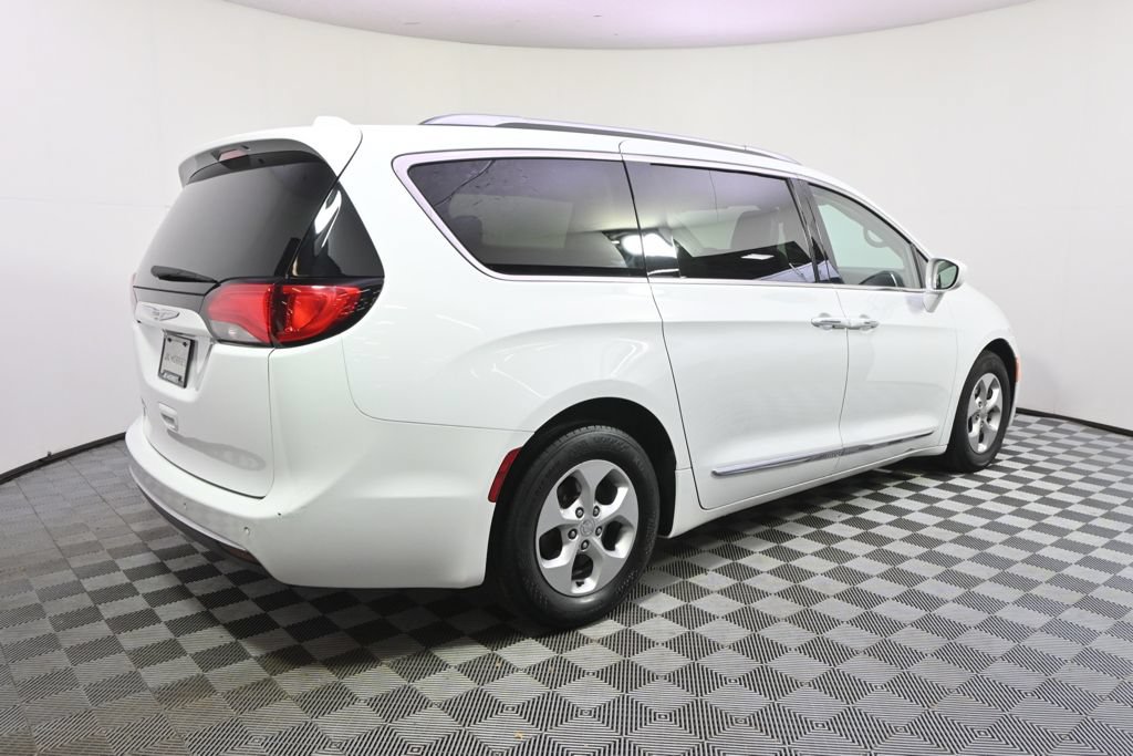 Used 2017 Chrysler Pacifica Touring-L Plus FWD image 7