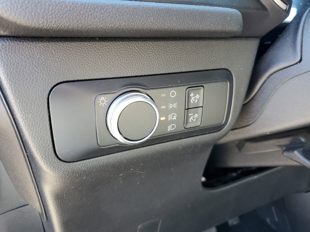 Used 2020 Ford Escape SE image 12