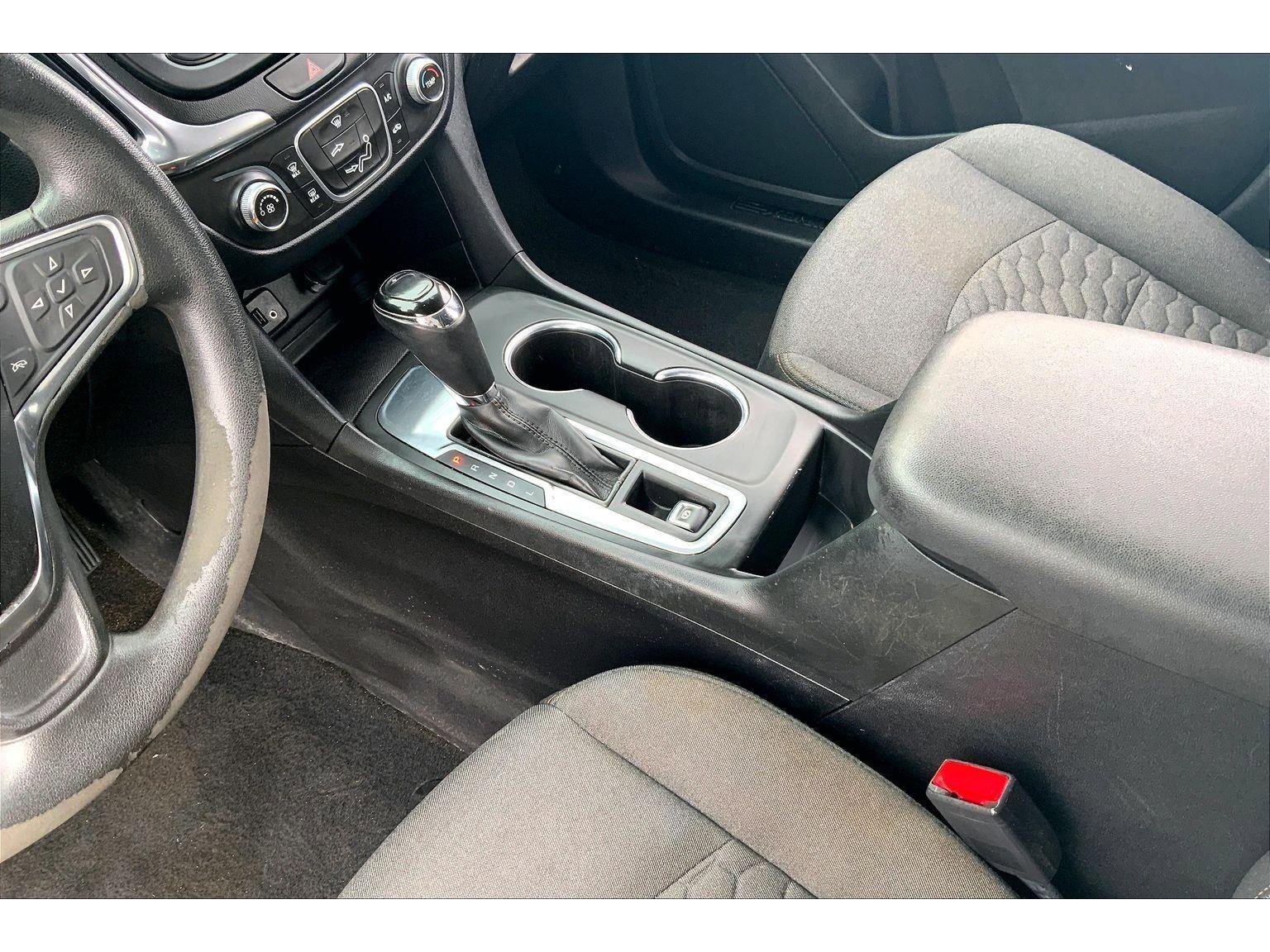 Used 2018 Chevrolet Equinox LT image 16