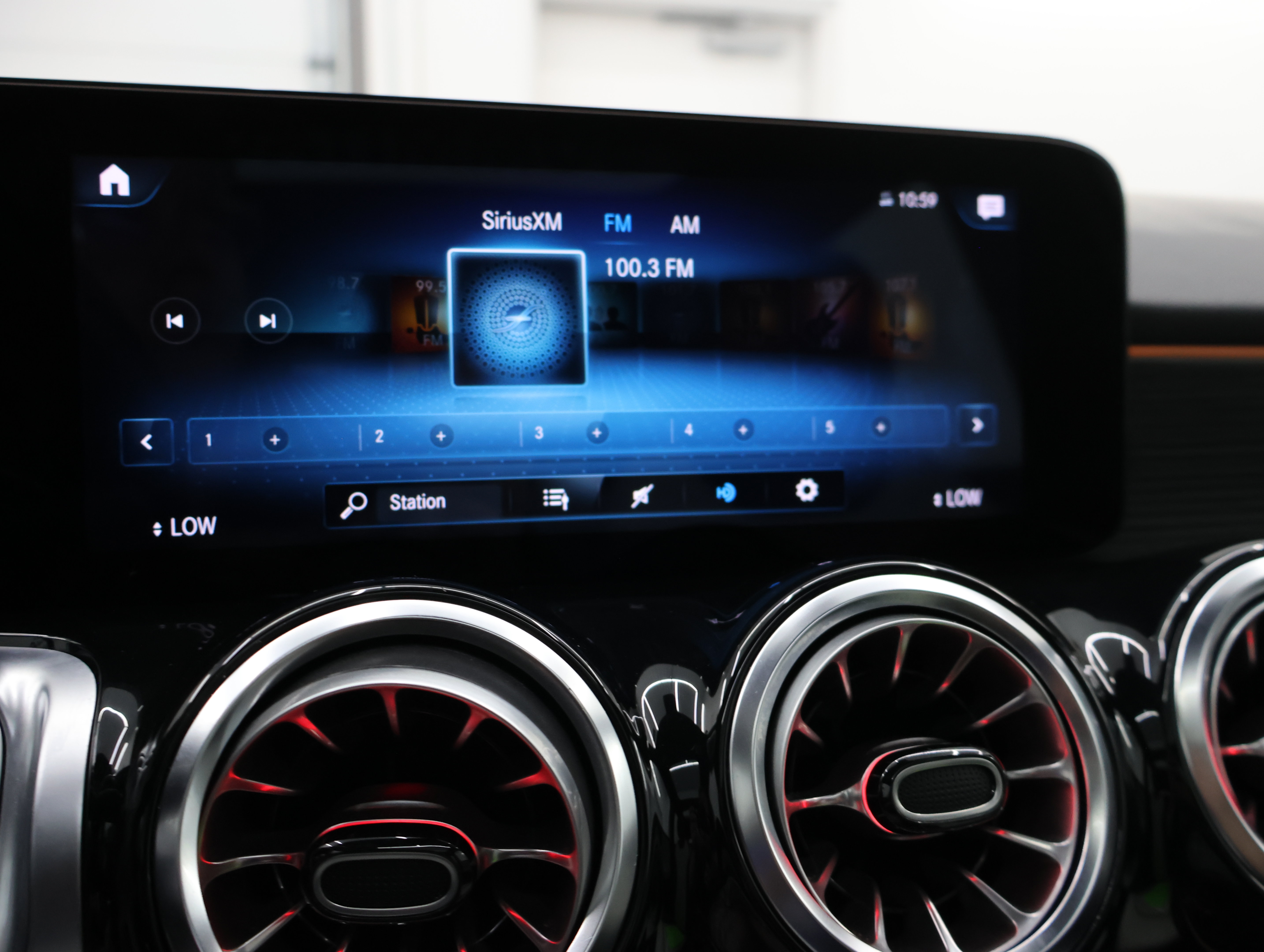 Used 2022 Mercedes-Benz GLB 35 AMG 4MATIC image 11