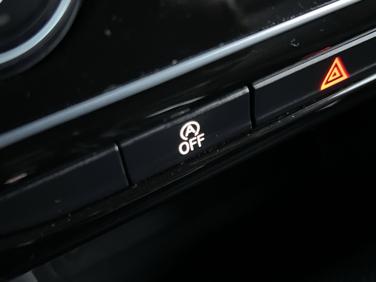 Used 2022 Volkswagen Atlas Cross Sport SE image 34