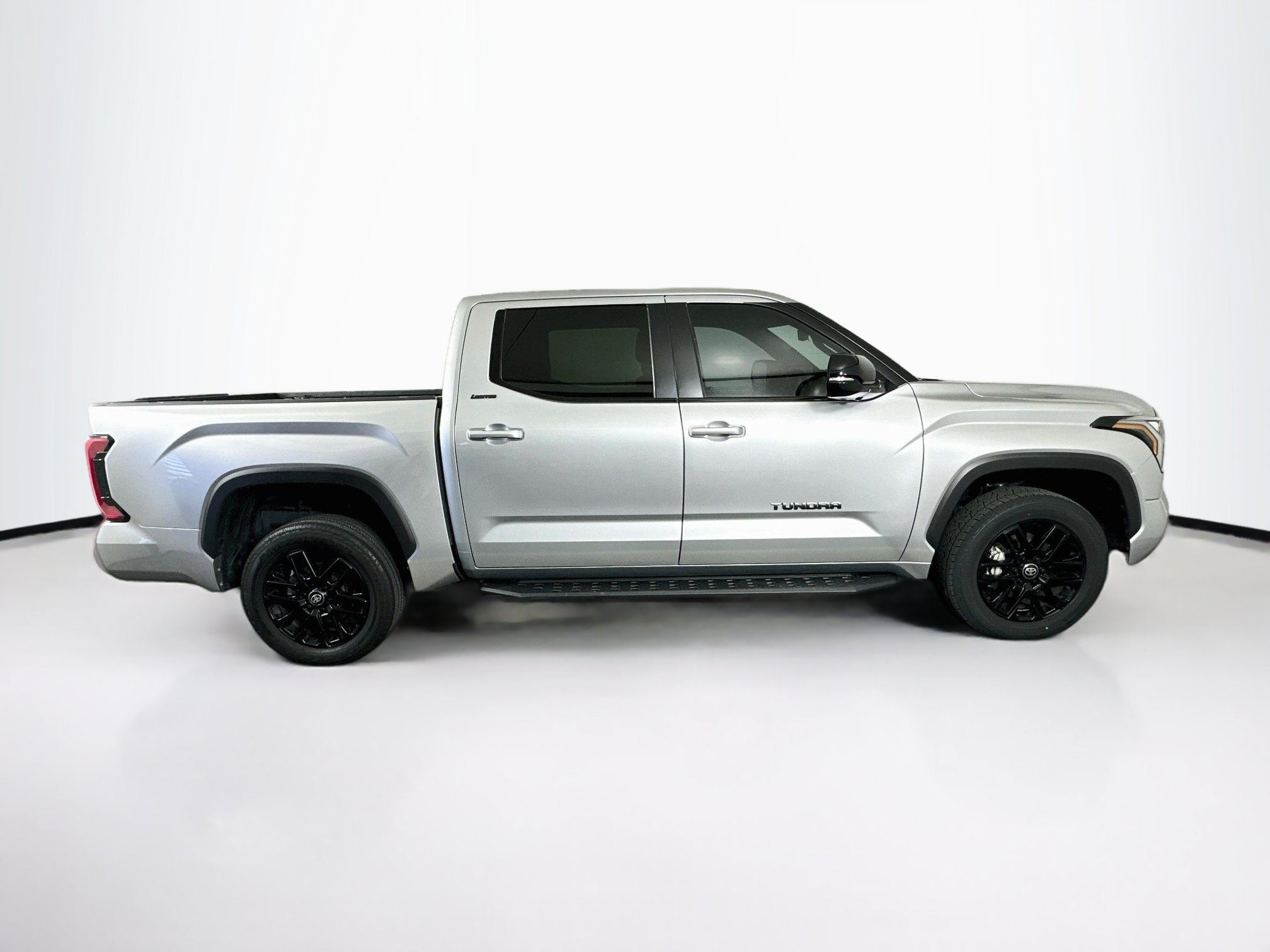 Used 2025 Toyota Tundra Limited AWD/4WD image 10
