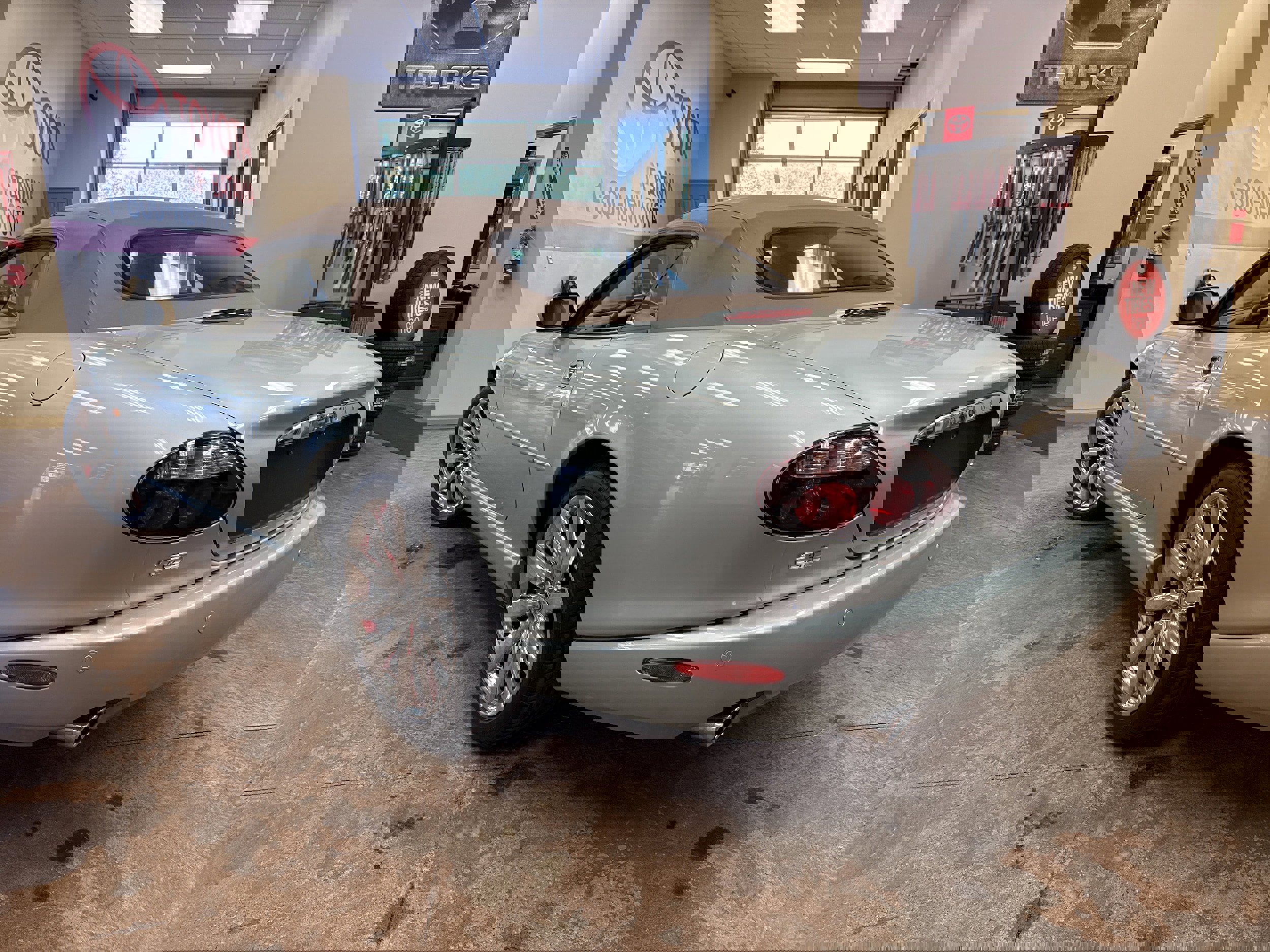 Used 2006 Jaguar XK8 Convertible image 7