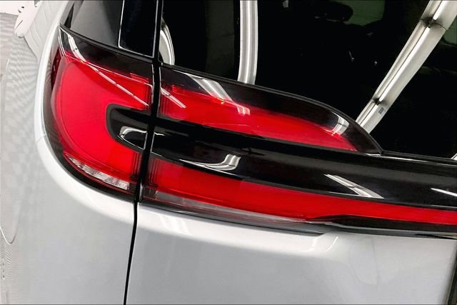 Used 2024 Chrysler Pacifica Limited image 33