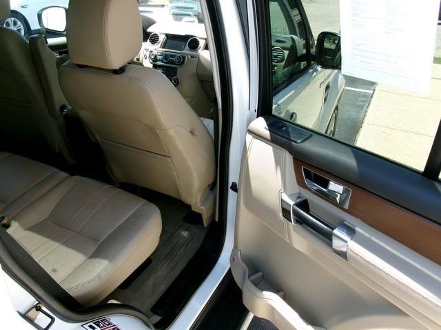 Used 2016 Land Rover LR4 HSE AWD/4WD image 15