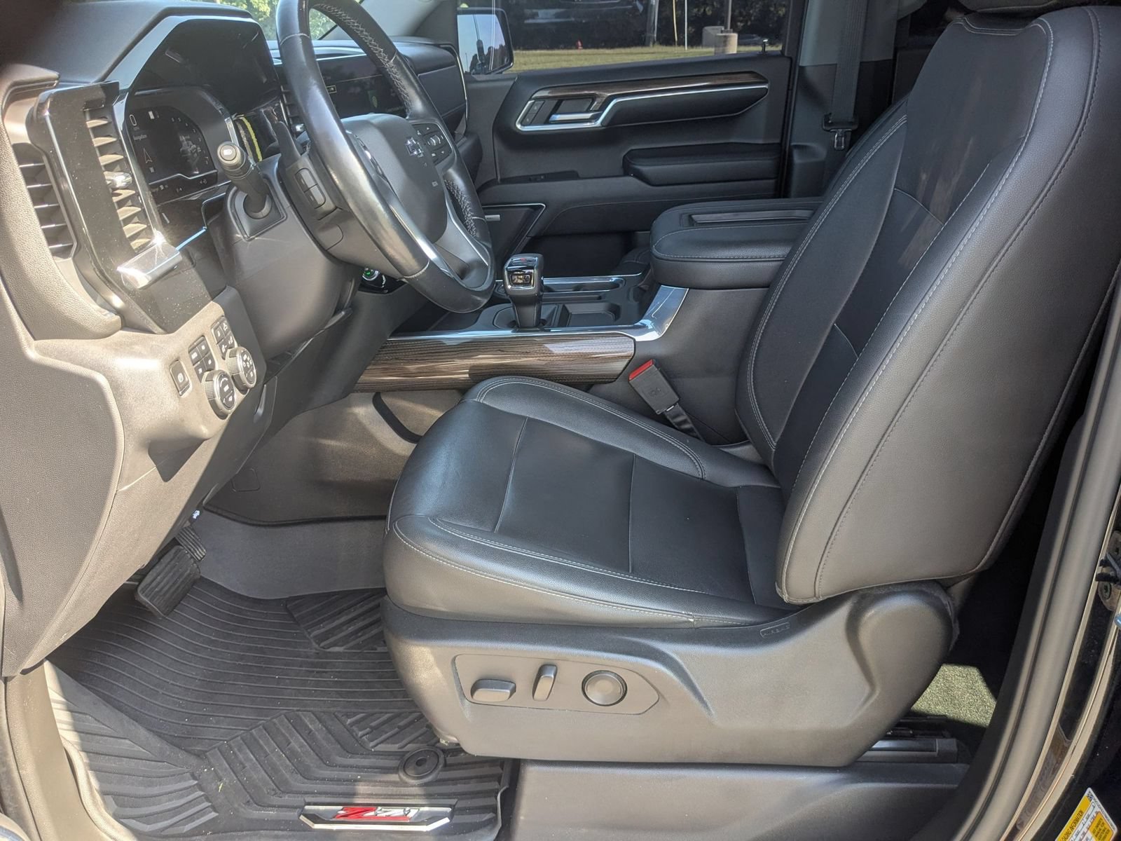 Used 2022 Chevrolet Silverado 1500 LT Trail Boss w/ Convenience Package II AWD/4WD image 13