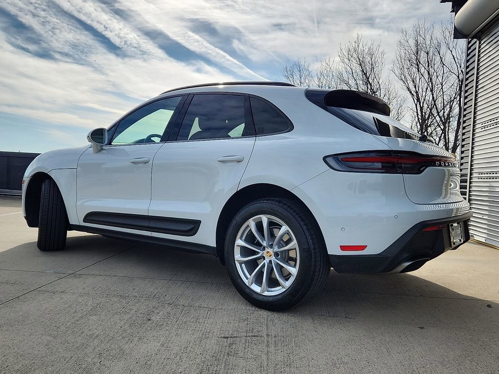 Certified 2025 Porsche Macan image 3