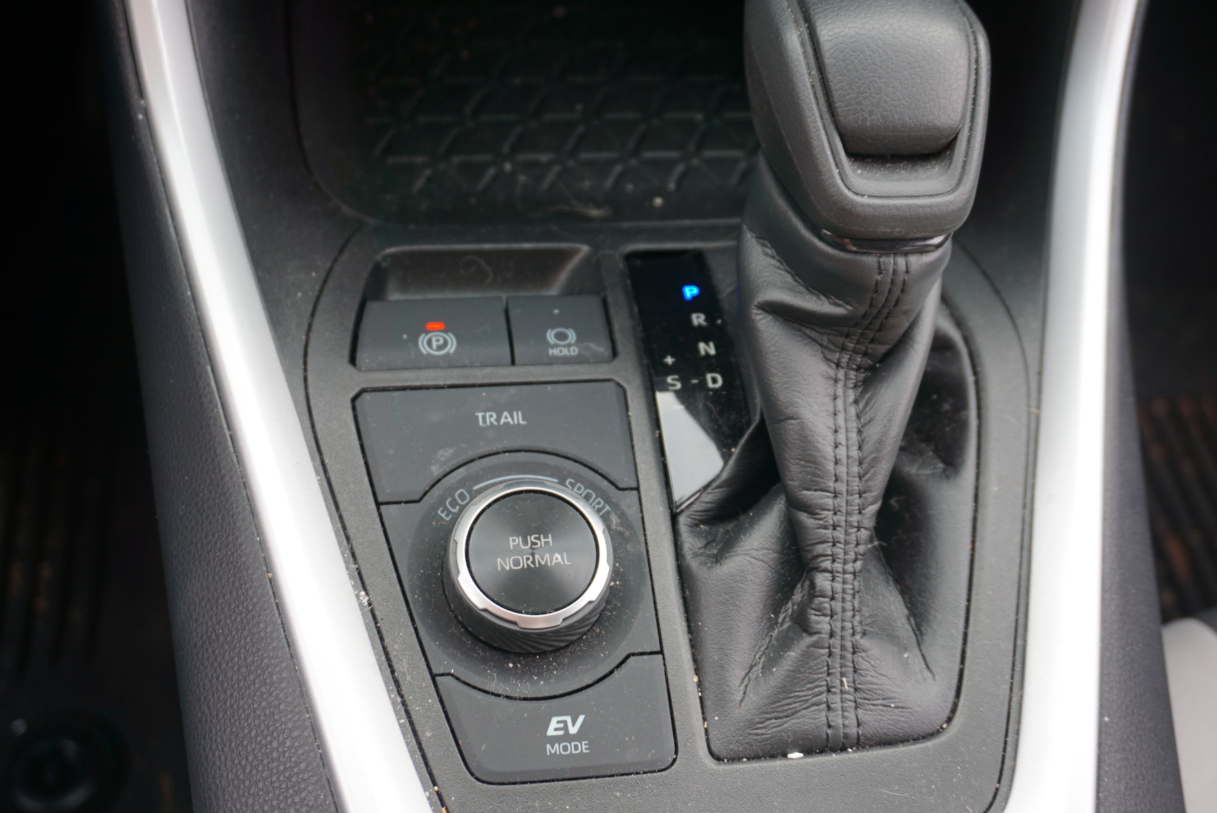 Used 2021 Toyota RAV4 XLE w/ XLE Grade Weather Package image 10