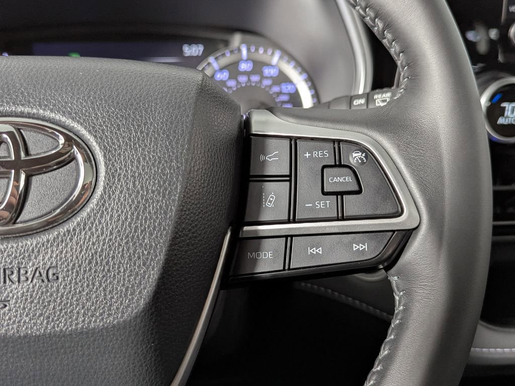Used 2024 Toyota Highlander XSE image 30