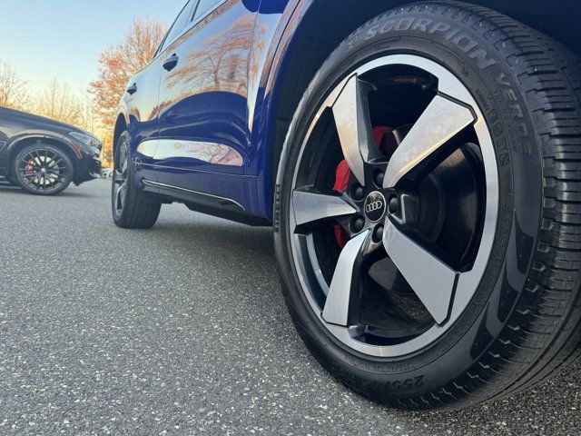 Certified 2024 Audi Q5 2.0T Prestige AWD/4WD image 9