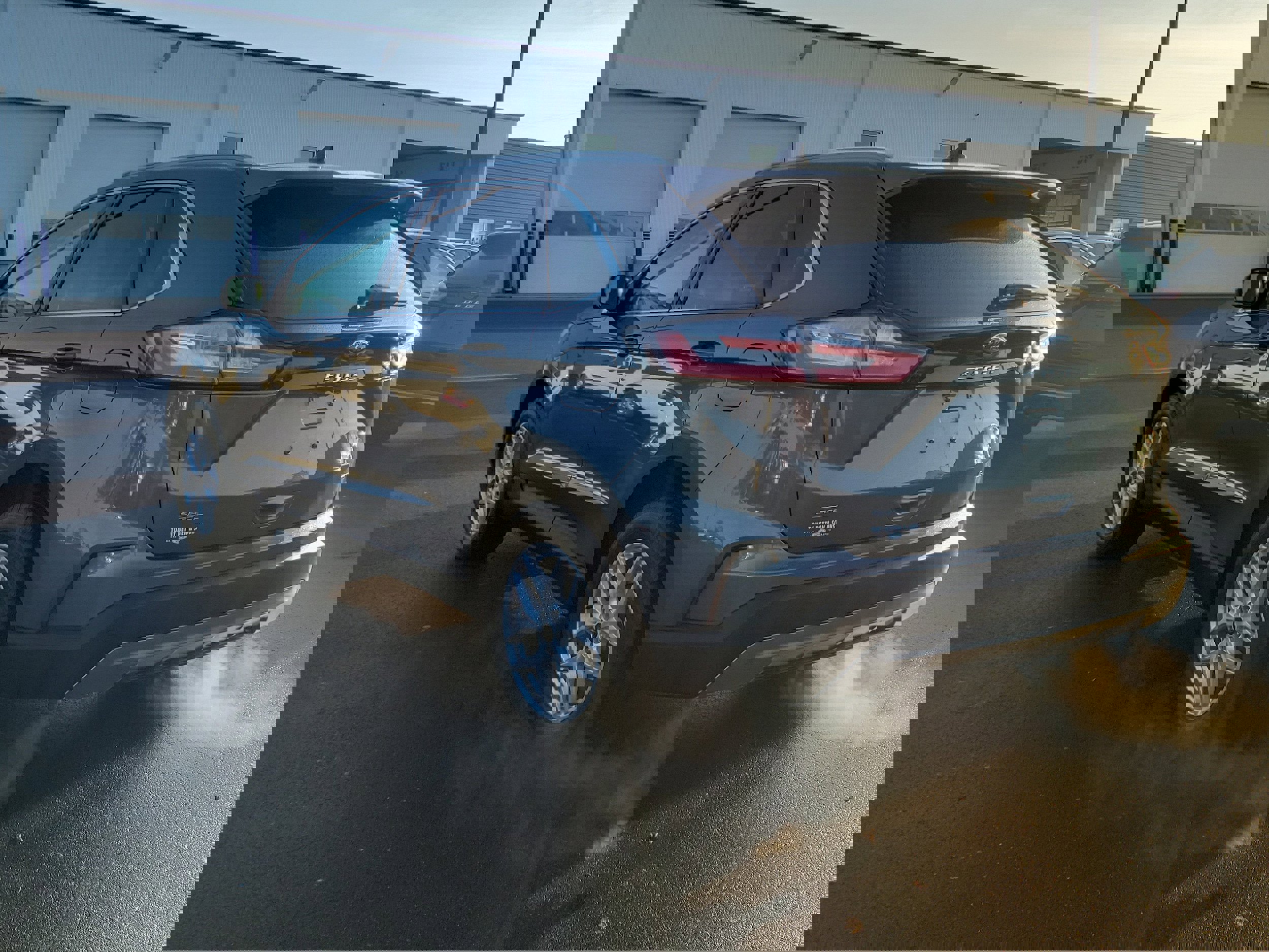 Used 2024 Ford Edge SEL w/ Convenience Package image 3