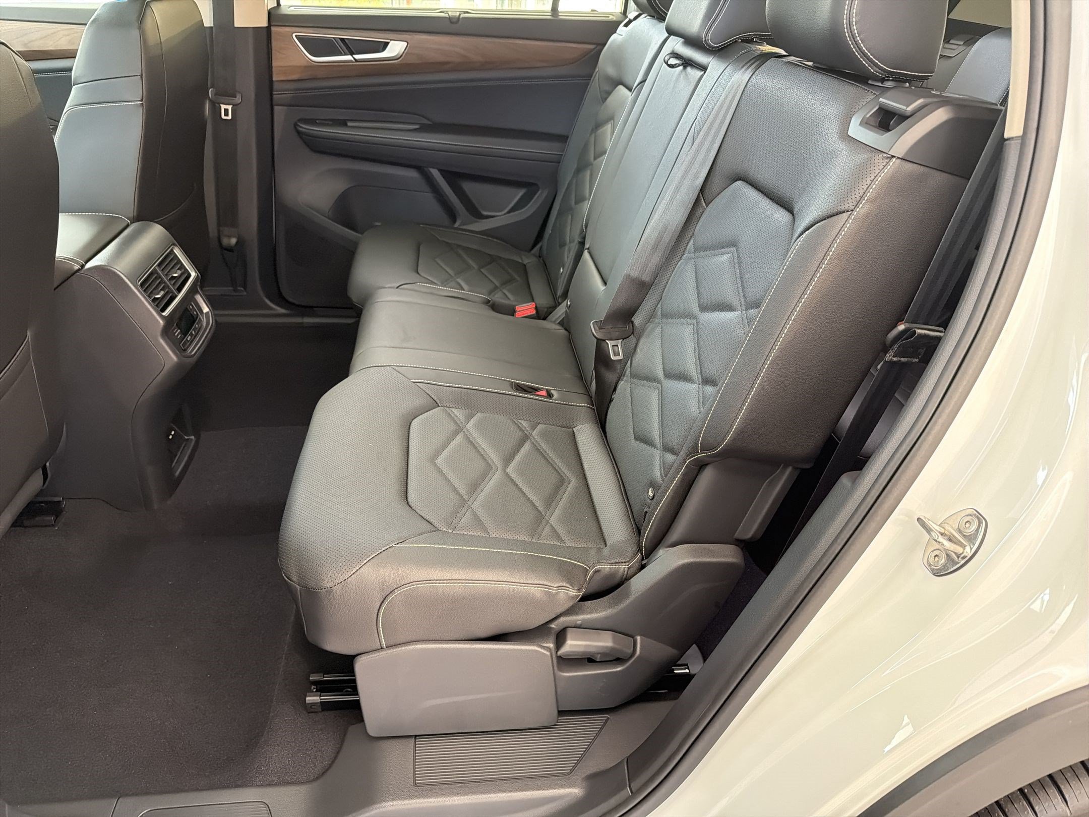 New 2026 Volkswagen Atlas SE FWD image 15