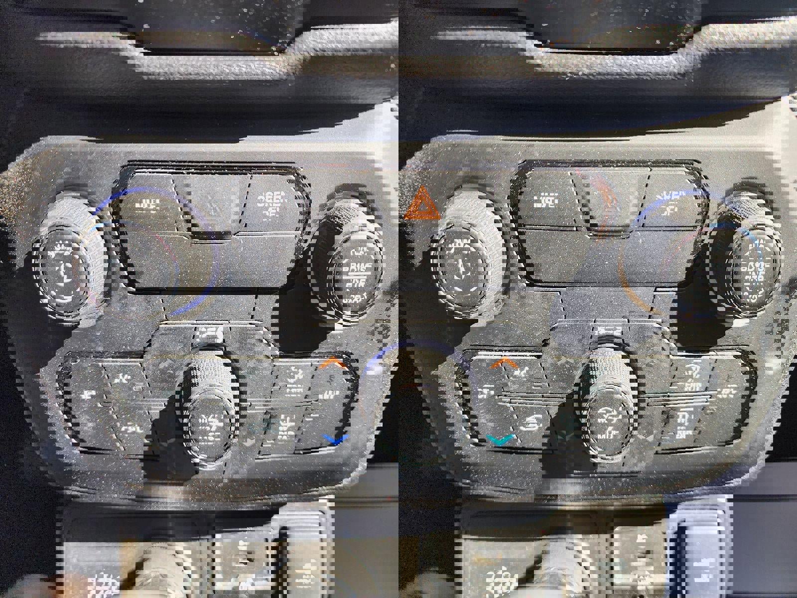 Used 2020 Jeep Renegade Latitude w/ Cold Weather Group image 24