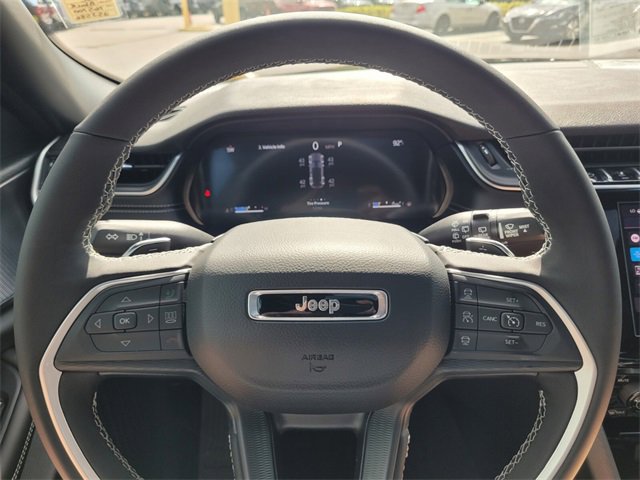 Used 2025 Jeep Grand Cherokee Altitude image 26