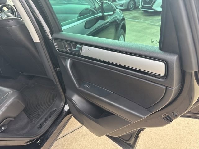 Used 2011 Volkswagen Touareg VR6 image 13