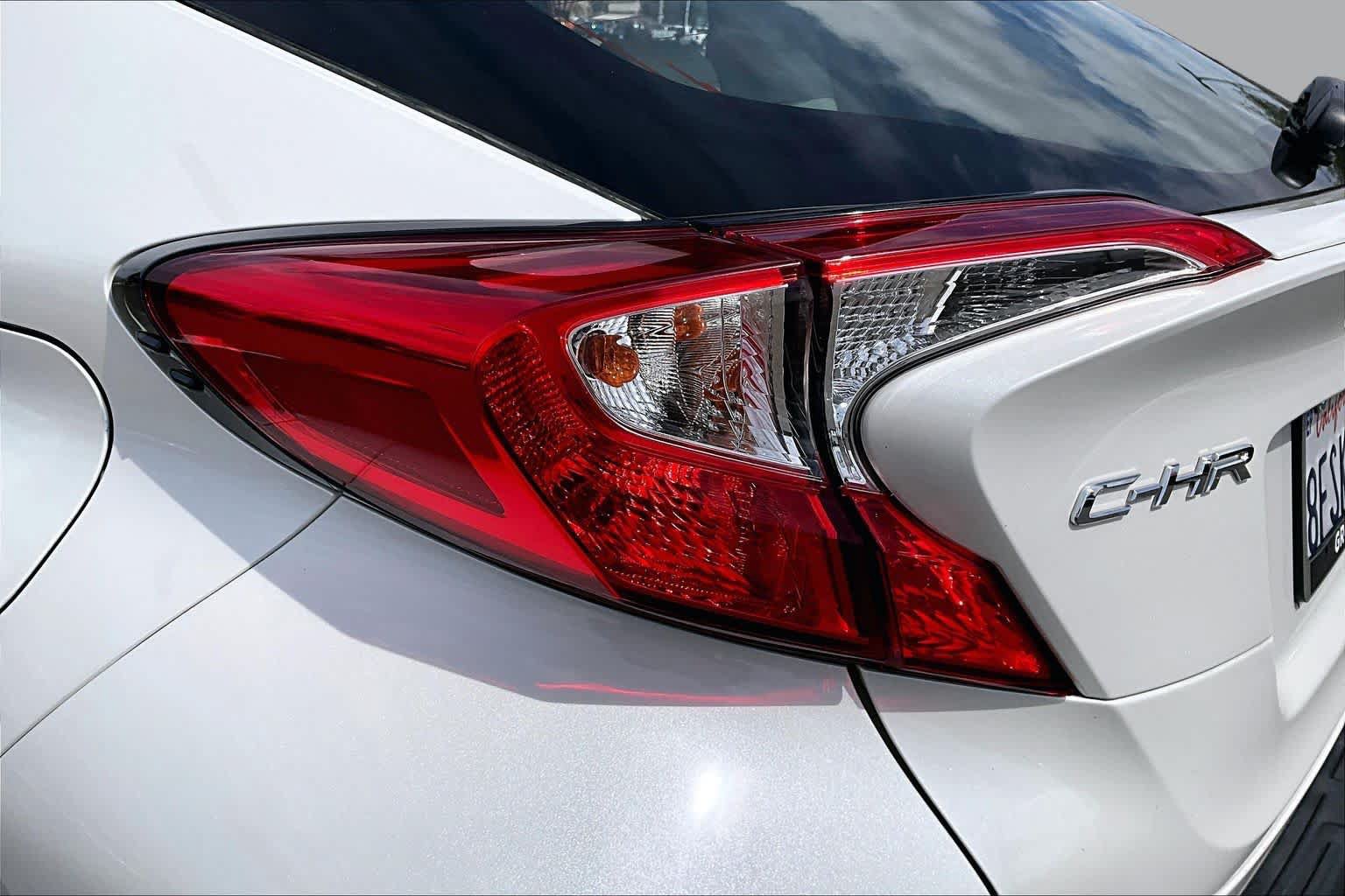Used 2019 Toyota C-HR XLE FWD image 28