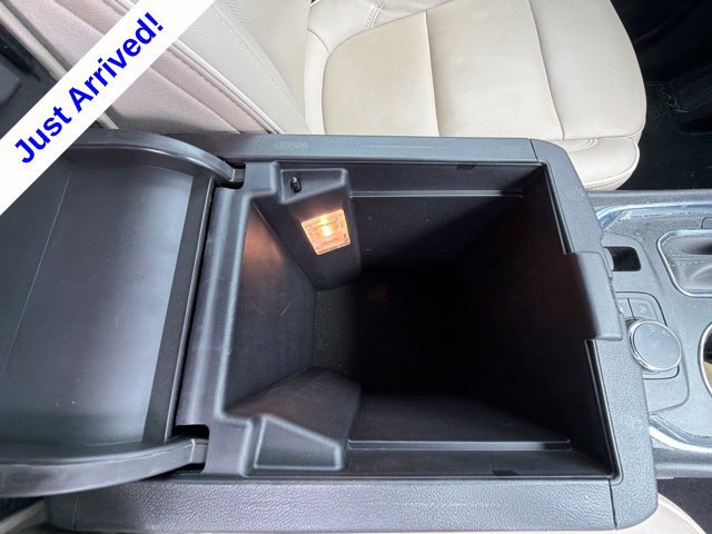 Used 2023 Chevrolet Traverse Premier FWD image 28