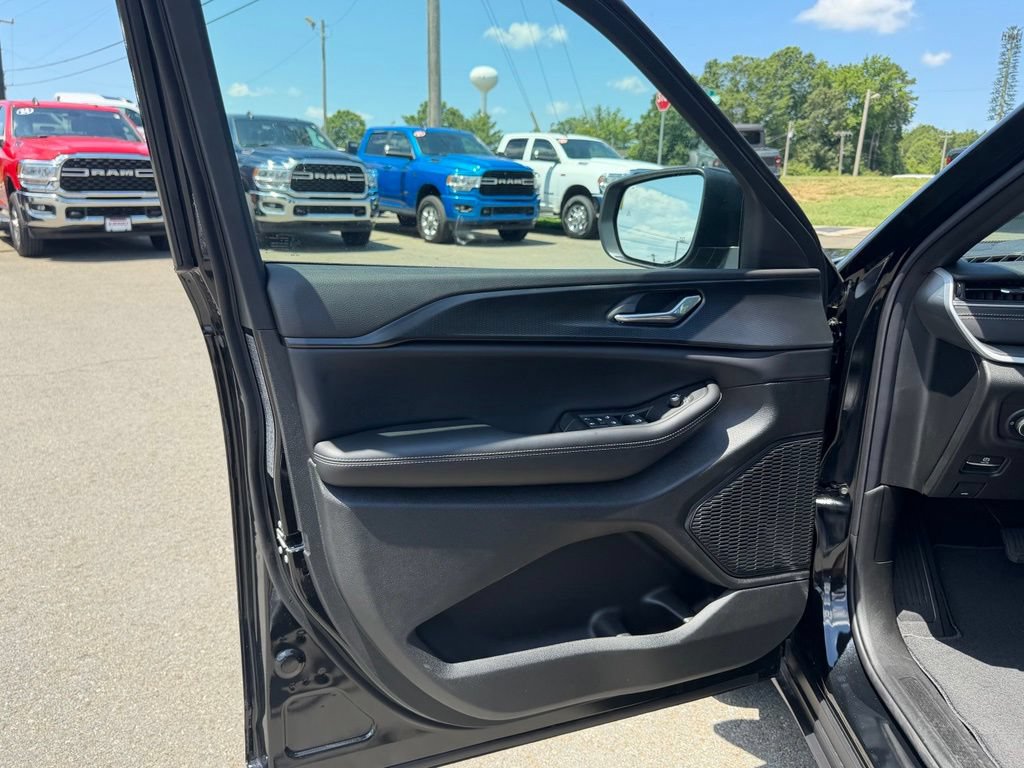New 2026 Jeep Grand Cherokee Laredo RWD image 12