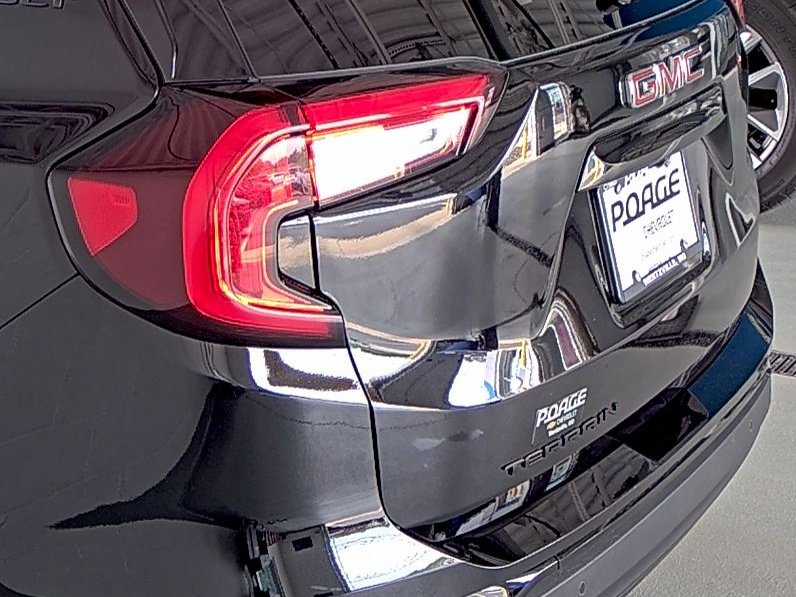 Used 2022 GMC Terrain SLT w/ Tech Package image 10