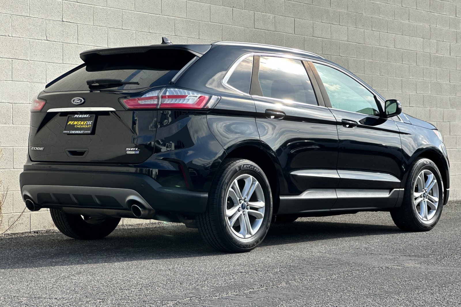 Used 2019 Ford Edge SEL AWD/4WD image 4