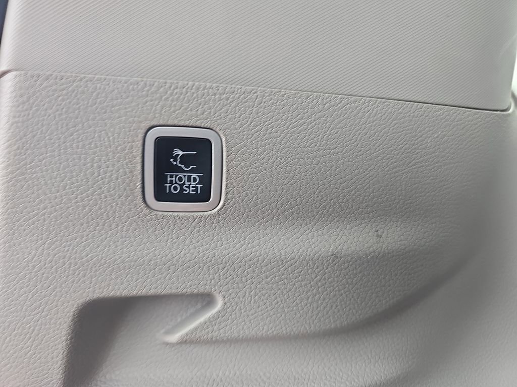 Used 2024 Jeep Wagoneer L Series II image 18