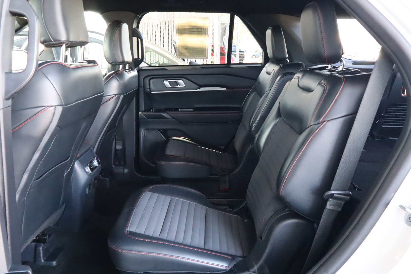 Used 2025 Ford Explorer ST-Line AWD/4WD image 36