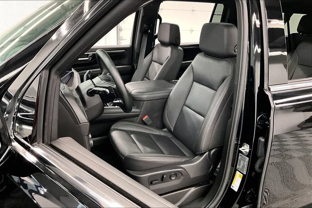 Used 2025 Chevrolet Suburban LT w/ Comfort Package AWD/4WD image 24