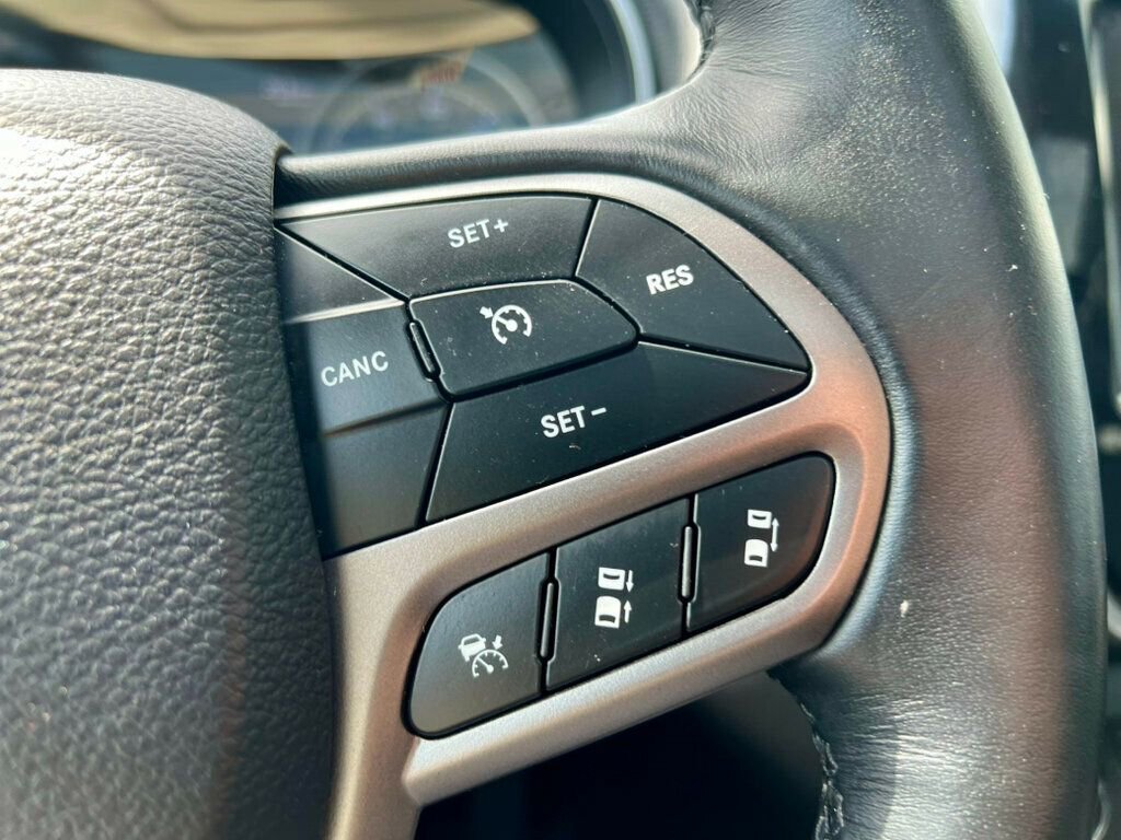Used 2019 Jeep Cherokee Limited w/ Technology Group image 18