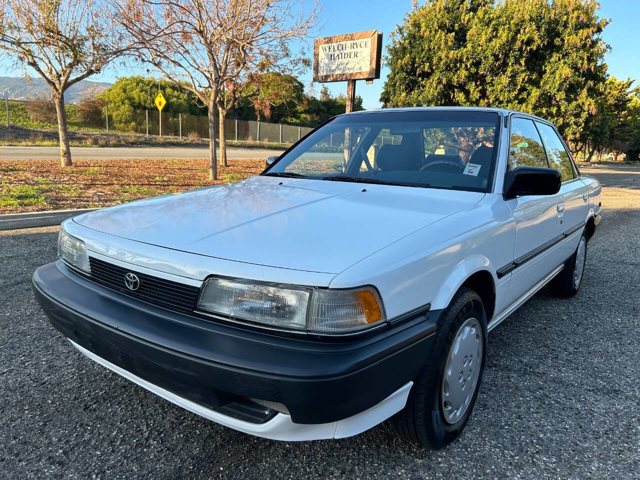 Used 1991 Toyota Camry Deluxe image 1