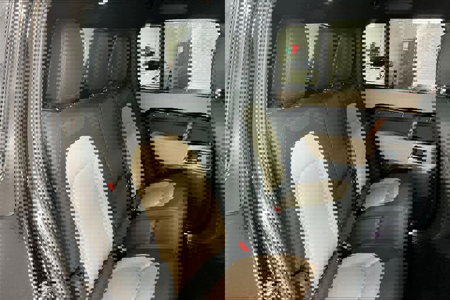 Used 2023 Land Rover Defender 130 X-Dynamic SE image 29