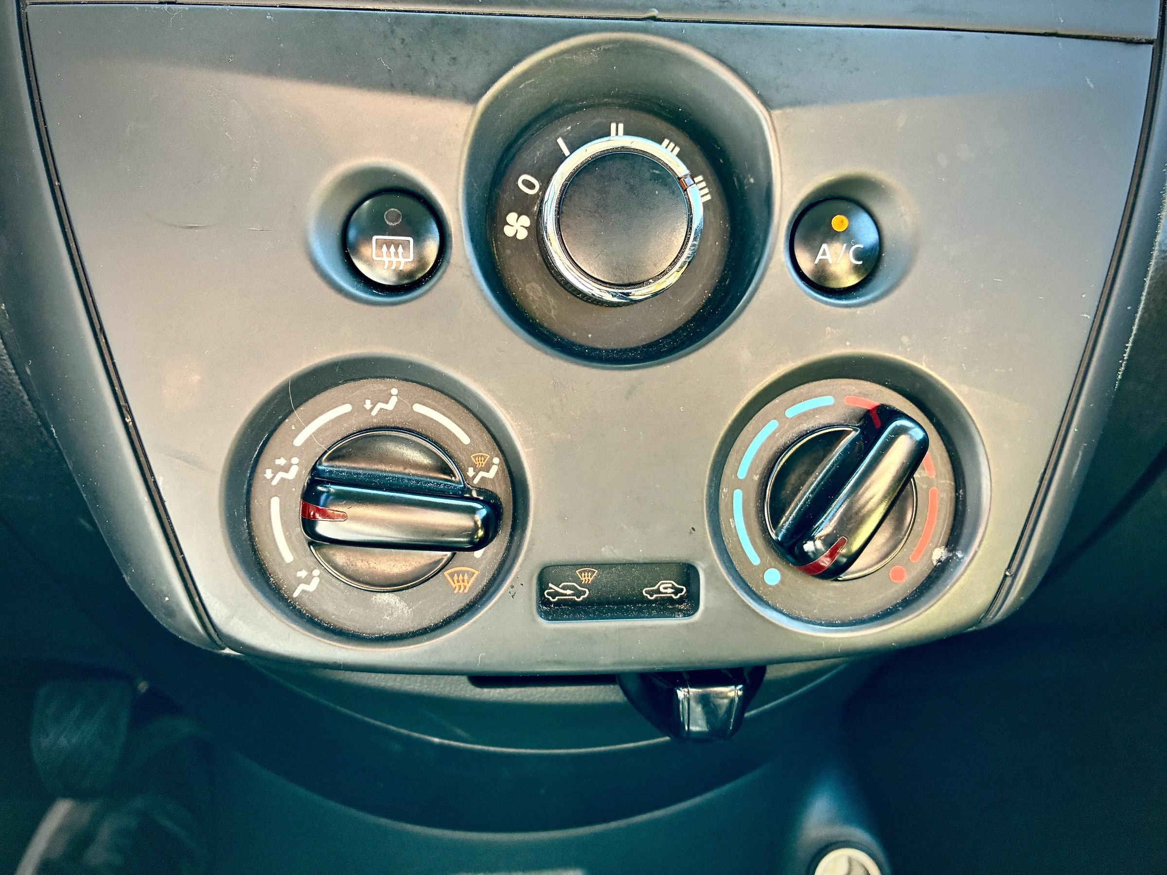 Used 2018 Nissan Versa S FWD image 48