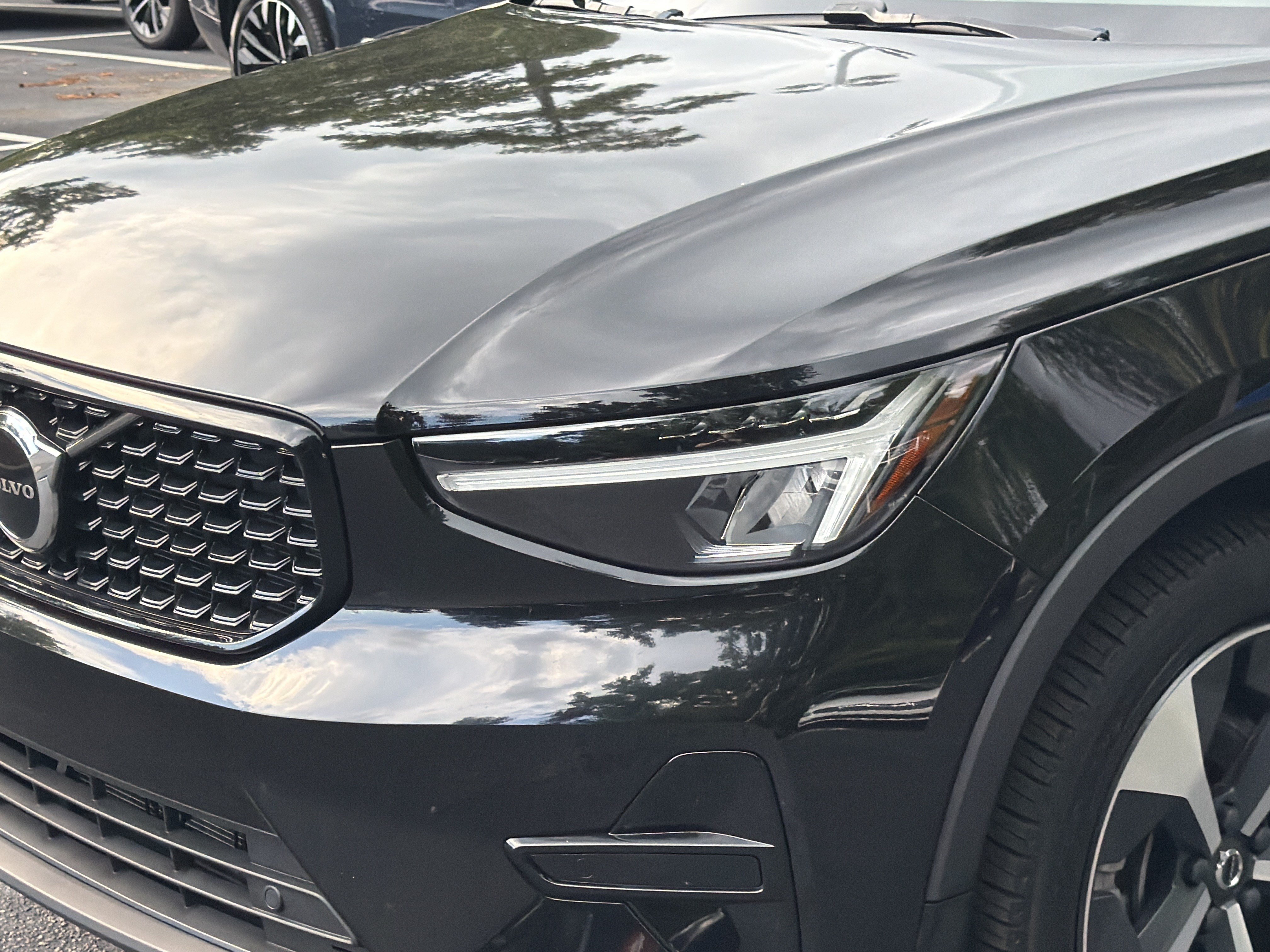 Certified 2024 Volvo XC40 B5 Core w/ Protection Package Premier AWD/4WD image 6