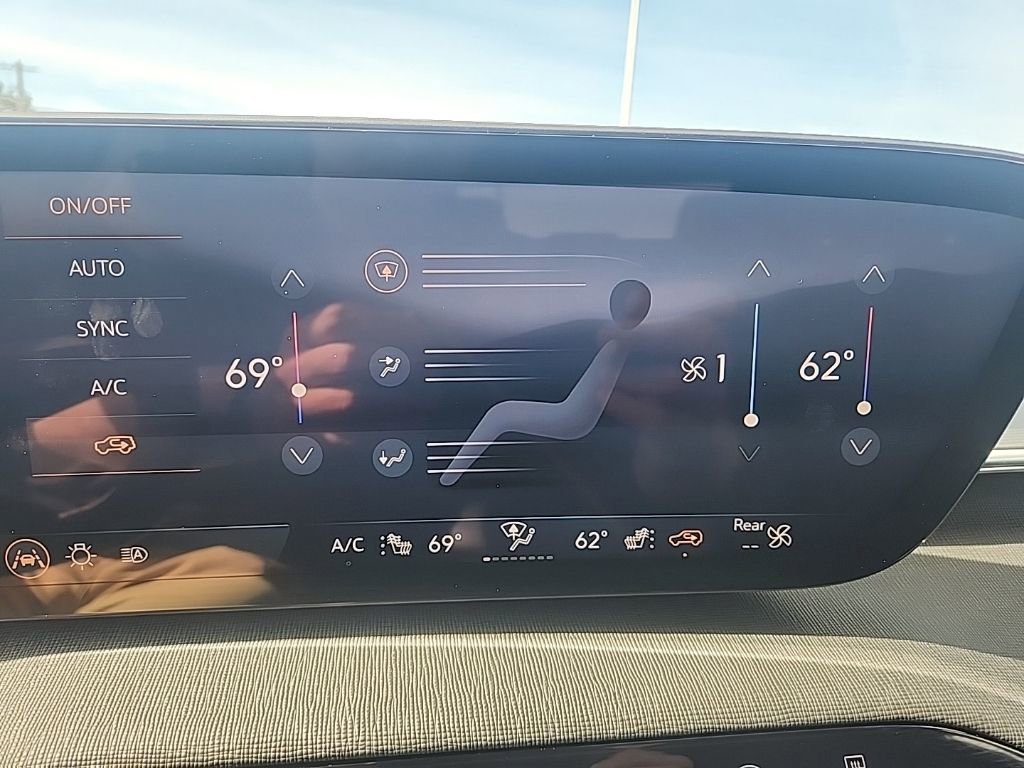 Used 2025 Buick Enclave Sport Touring image 22