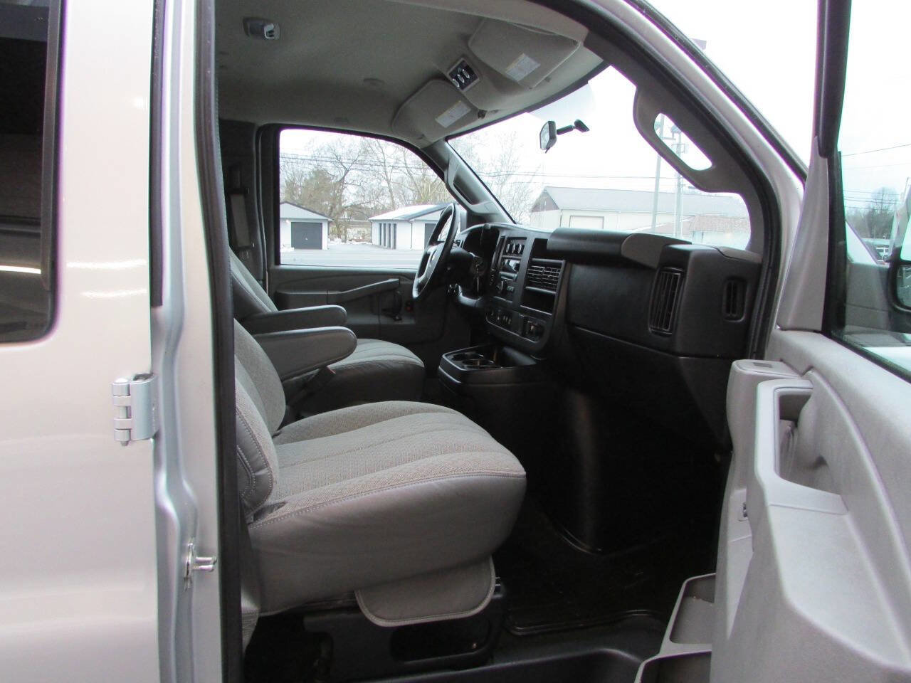 Used 2016 Chevrolet Express 3500 LT w/ LT Preferred Equipment Group RWD image 7