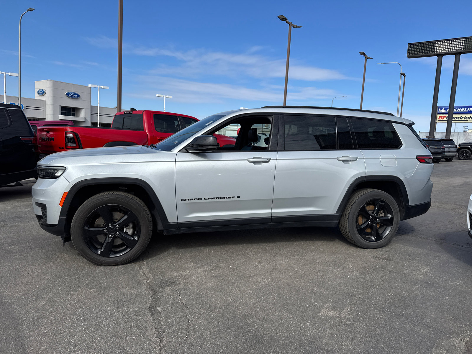 Used 2021 Jeep Grand Cherokee L Laredo AWD/4WD image 3